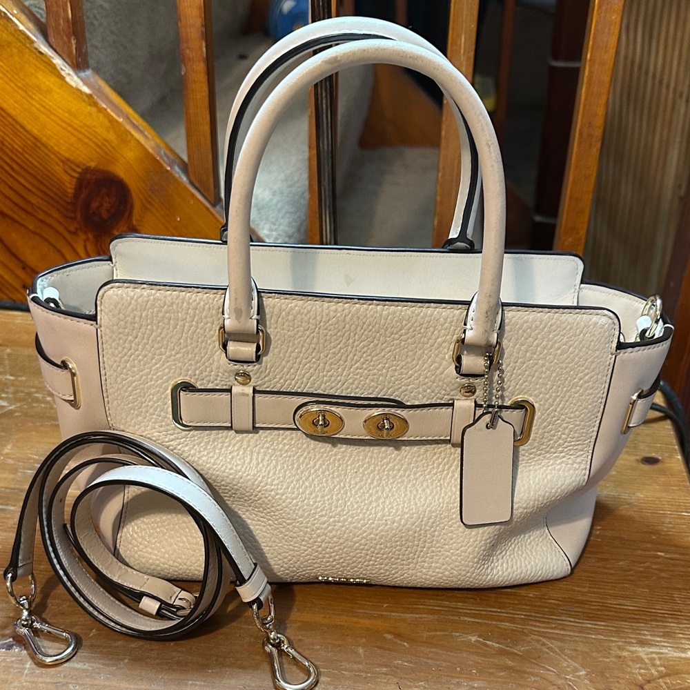 Coach Swagger 27 carryall | chalk | gold hardware